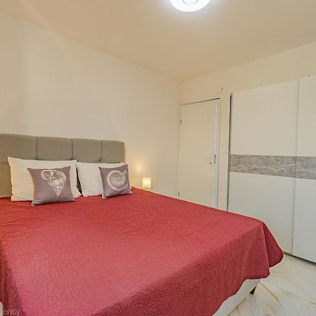 Ivica Super Comfortable, Newly Furnished Apartment In A Top Location Metajna Eksteriør bilde